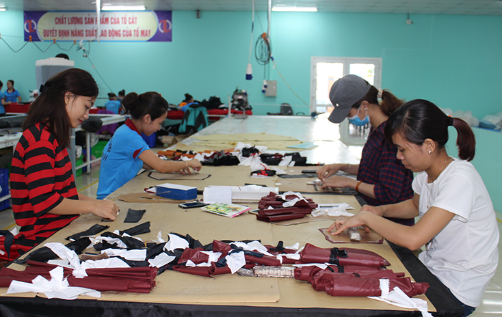 Sản xuất công nghiệp trong "vòng xoáy" Covid-19
