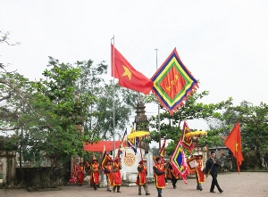 Ngày xuân em trẩy hội làng