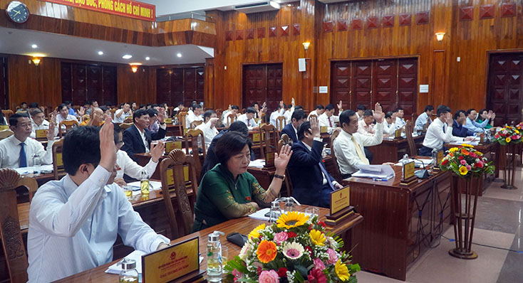 Thông qua các nghị quyết và bầu bổ sung các chức danh HĐND tỉnh