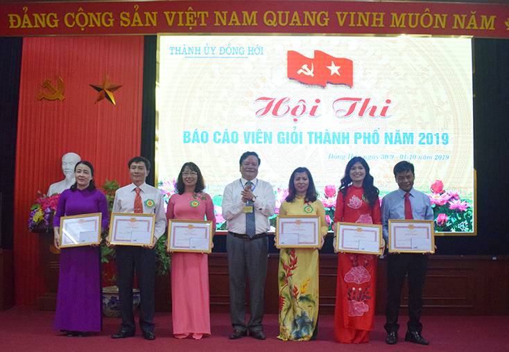 Nâng cao hiệu quả hoạt động của đội ngũ báo cáo viên