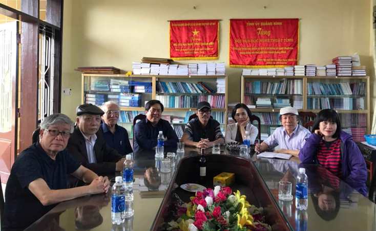 55 tuổi nhưng vẫn "gánh" trên vai chữ "trẻ"
