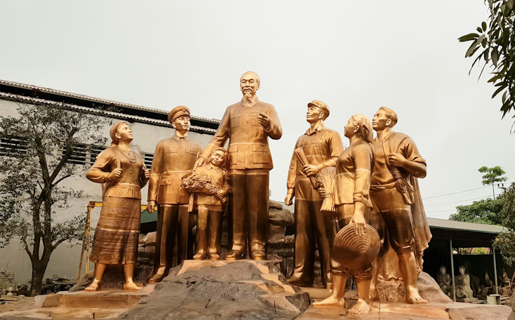 Nghiệm thu công tác sửa nguội và chọn màu nhóm tượng đài Chủ tịch Hồ Chí Minh với nhân dân Quảng Bình
