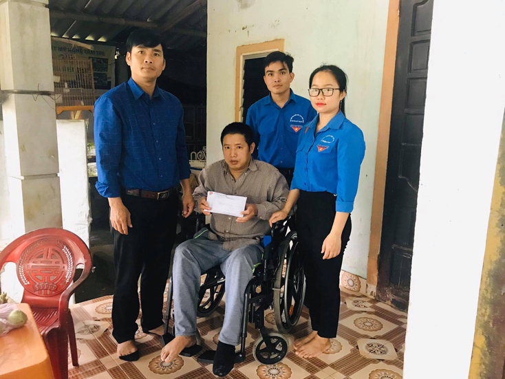Trường THPT Lê Quý Đôn hỗ trợ học sinh có hoàn cảnh đặc biệt khó khăn