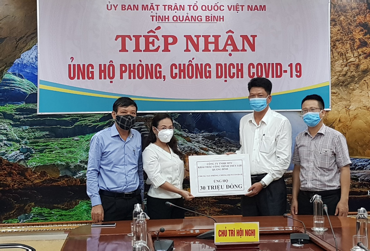Tiếp nhận trên 800 triệu đồng ủng hộ phòng, chống dịch bệnh Covid-19