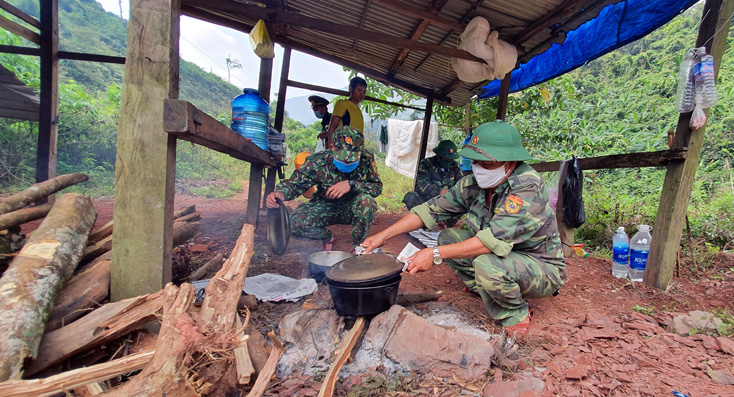 "Canh" Covid-19 giữa... rừng