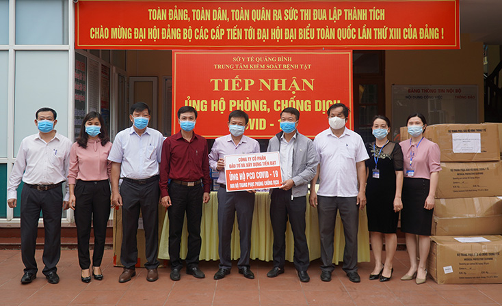 Trung tâm CDC Quảng Bình tiếp nhận gần 1 tỷ đồng thiết bị y tế ủng hộ phòng chống Covid-19