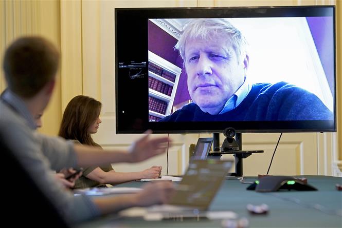 Thủ tướng Anh Boris Johnson vào khu chăm sóc đặc biệt, chỉ định người thay thế 'khi cần'
