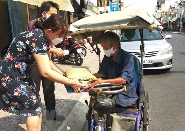Ban hành Nghị quyết hỗ trợ người dân gặp khó khăn do dịch COVID-19