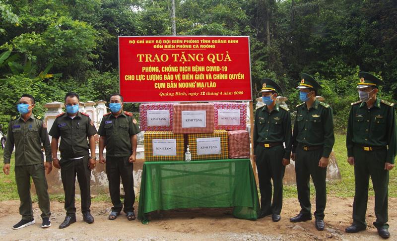 Hỗ trợ lực lượng vũ trang và nhân dân giáp biên nước bạn Lào phòng, chống dịch Covid -19