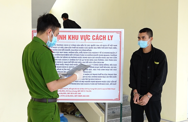 Bắt đối tượng truy nã trong khu cách ly Covid-19