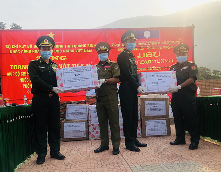 BĐBP Quảng Bình: Thăm, tặng quà và chúc Tết cổ truyền Lào