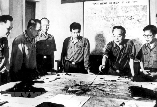 Chỉ đạo chiến lược của Bộ Chính trị trong cuộc tổng tiến công 1975