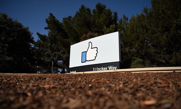 Facebook cảnh báo người dùng "tương tác" với tin giả COVID-19