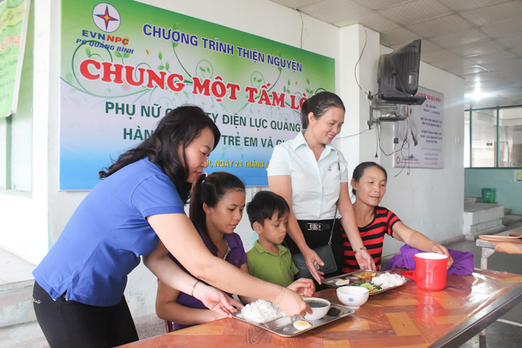 Nữ cán bộ "Hai giỏi"