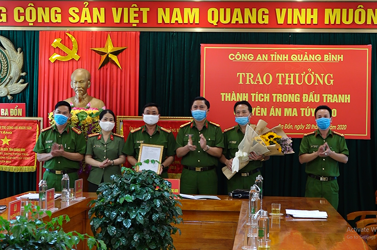 Thưởng nóng chuyên án ma túy M20 tại Công an TX. Ba Đồn