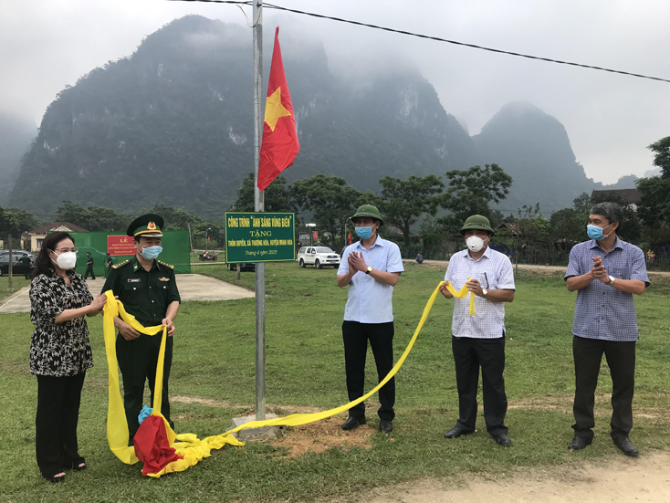 Khánh thành công trình "Ánh sáng vùng biên" tại thôn Quyền, xã Thượng Hóa