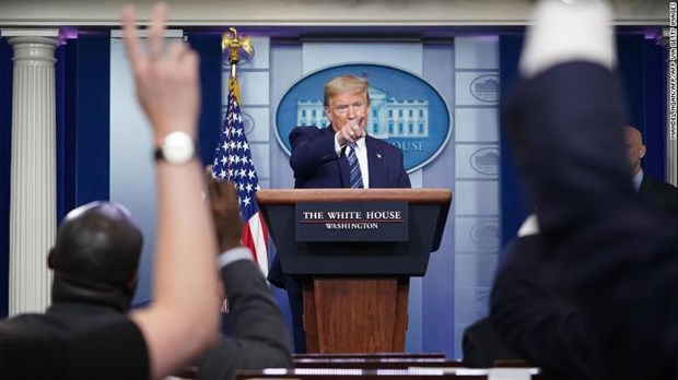 Tổng thống Mỹ Donald Trump ký sắc lệnh hạn chế nhập cư