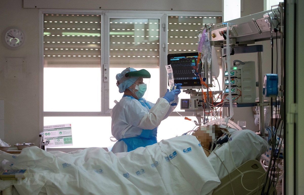 Dịch COVID-19: Số ca tử vong ở châu Âu vượt ngưỡng 120.000 người