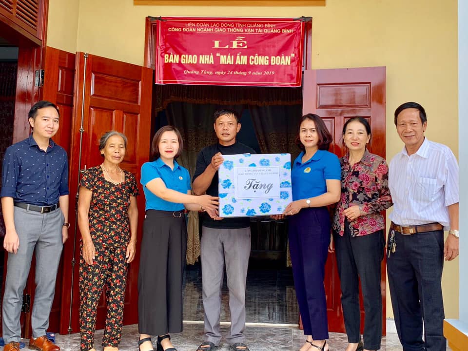Cán bộ nữ công tiêu biểu