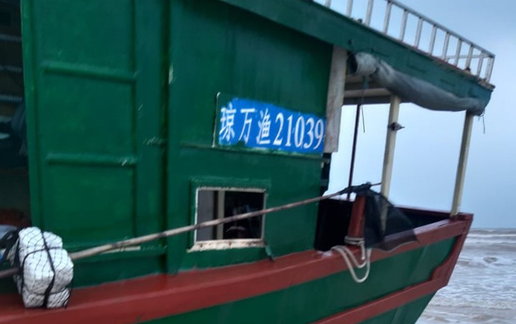 Phát hiện tàu cá nghi tàu Trung Quốc trôi dạt vào bờ biển Ngư Thủy