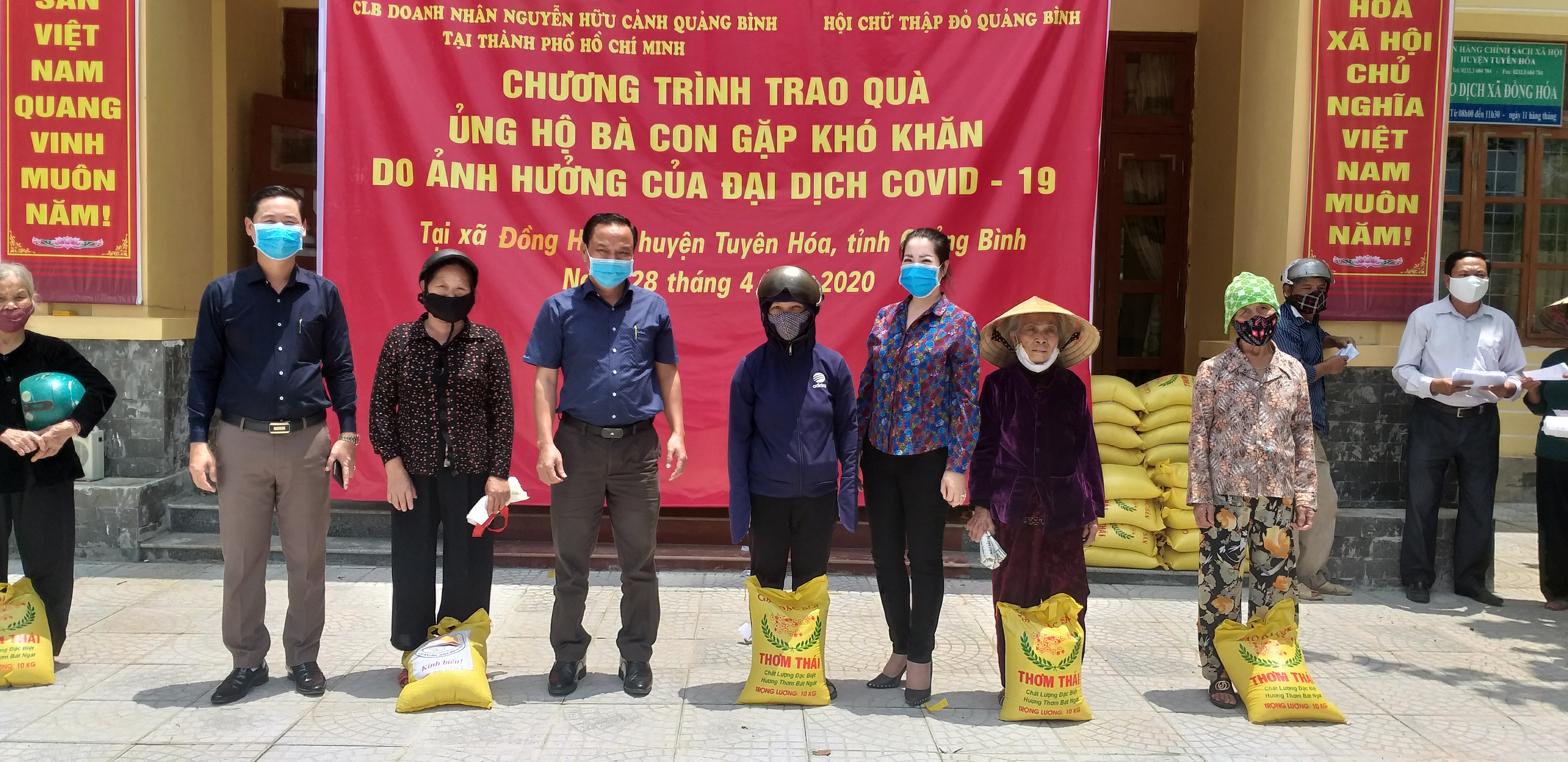 CLB doanh nhân Nguyễn Hữu Cảnh-Quảng Bình tại TP. Hồ Chí Minh: Trao quà hỗ trợ cho bệnh viện và nhân dân gặp khó khăn do dịch bệnh Covid-19