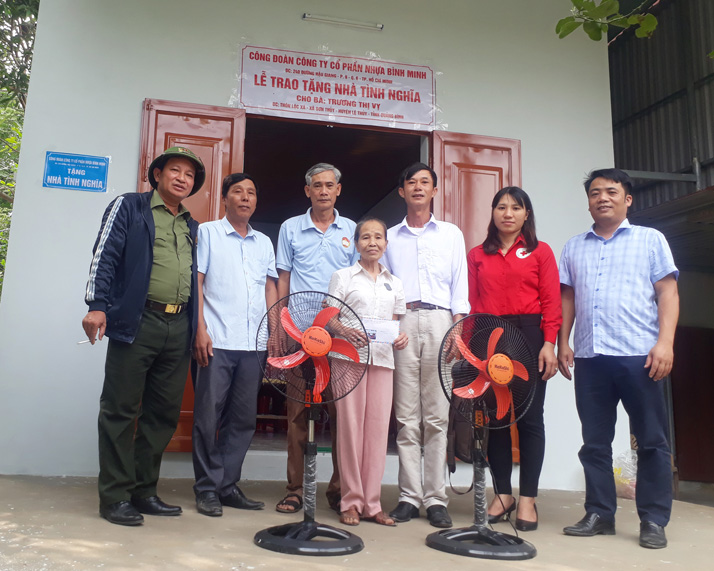 Khánh thành và bàn giao nhà tình nghĩa cho cựu TNXP