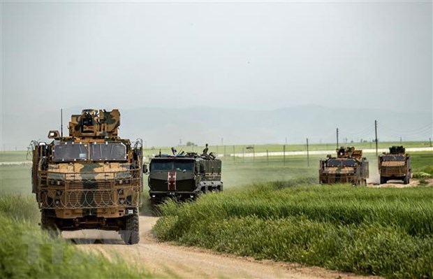 Lực lượng Nga chặn đoàn xe của đội tuần tra Mỹ tại Đông Bắc Syria