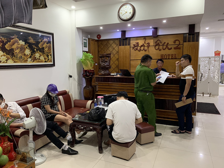 Phá tụ điểm hoạt động mua bán dâm tại khách sạn Hải Âu 2