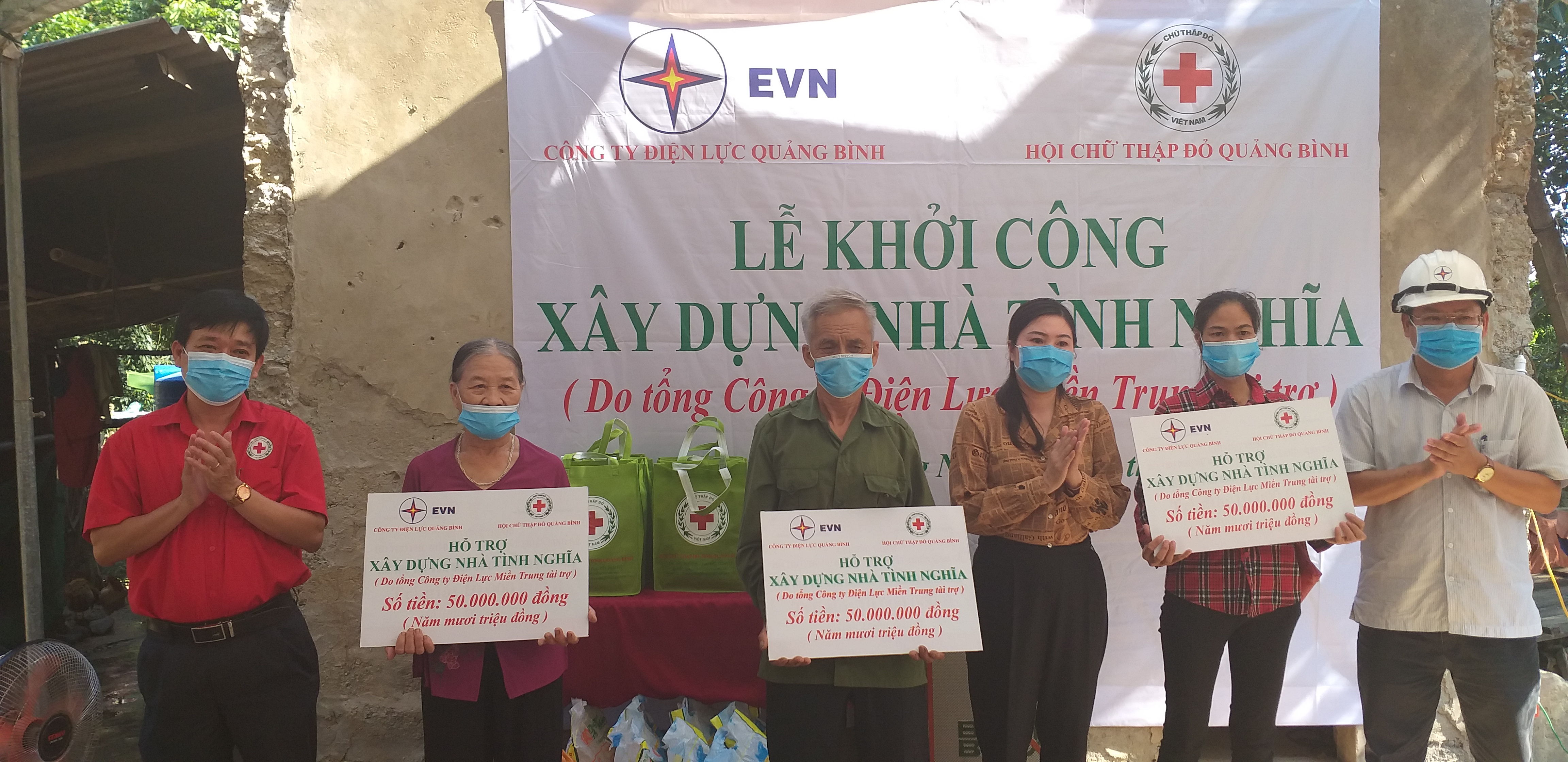 Hỗ trợ xây dựng nhà tình nghĩa cho các gia đình khó khăn