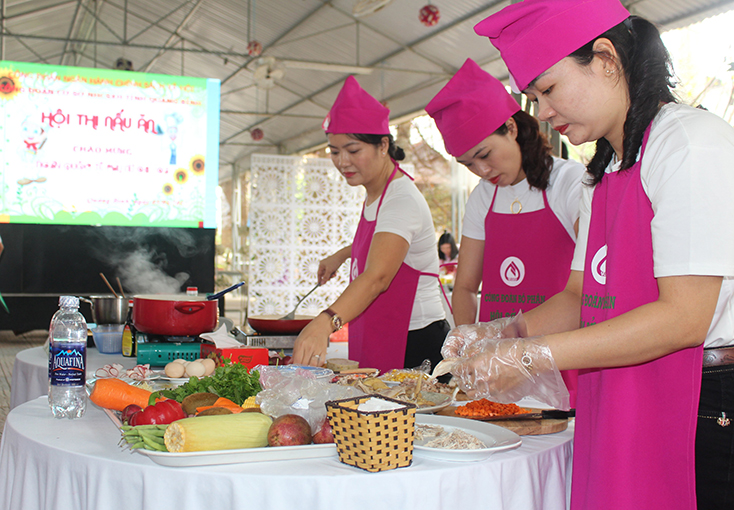 "Giỏi việc Ngân hàng, đảm việc nhà"