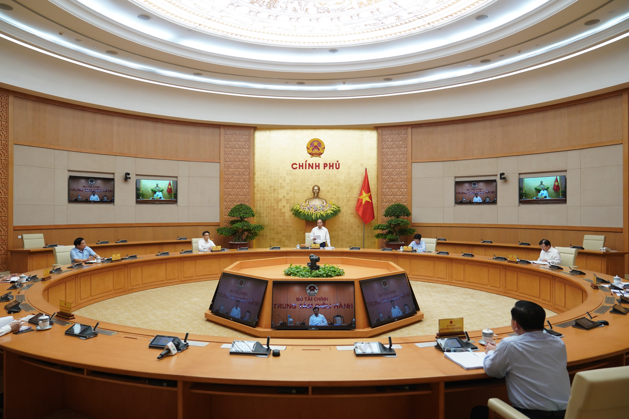 Thủ tướng: Phấn đấu GDP tăng trưởng trên 5%