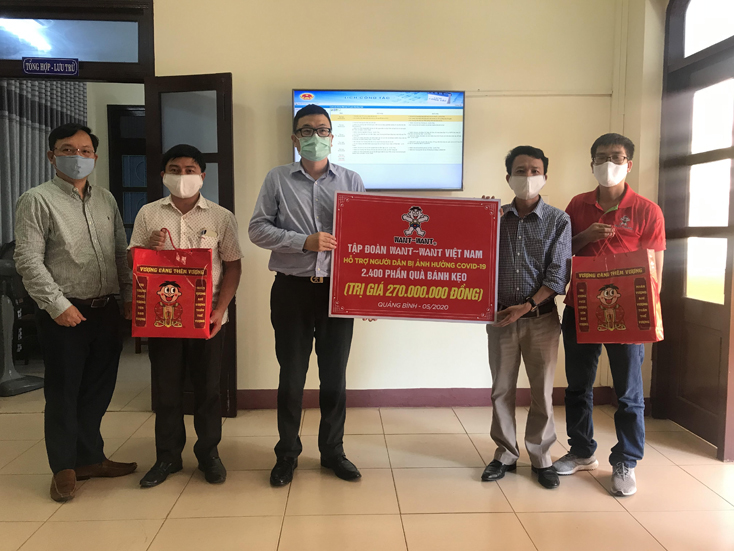 Tập đoàn Want-Want Việt Nam tặng 2.400 suất quà cho người dân bị ảnh hưởng dịch bệnh Covid-19