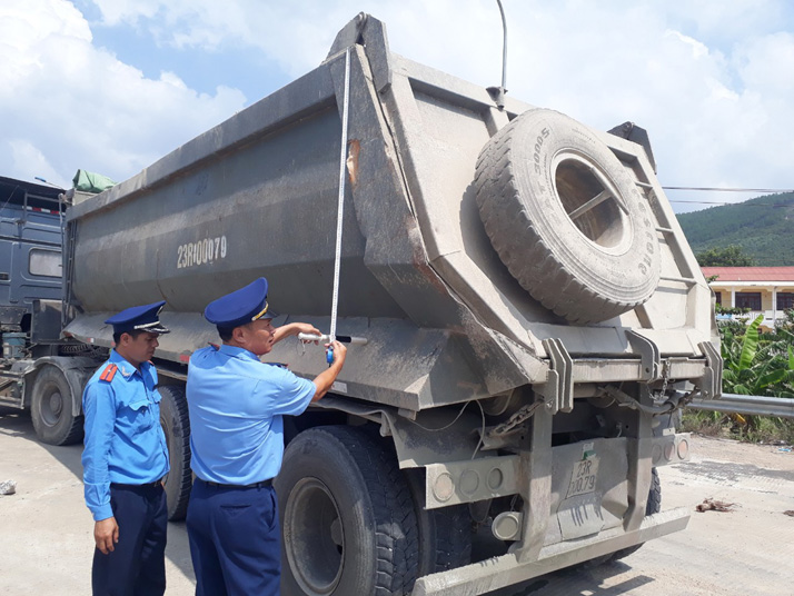 Xử phạt gần 240 triệu đồng các hành vi vi phạm quá tải, cơi nới thùng bệ...