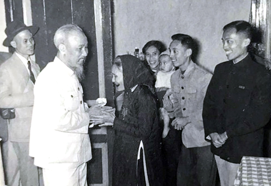 Chủ tịch Hồ Chí Minh-Lãnh tụ thiên tài của Đảng và nhân dân Việt Nam