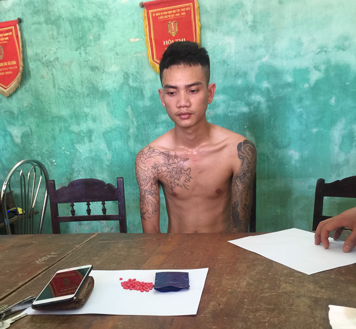 Bắt đối tượng tàng trữ 69 viên ma túy tổng hợp