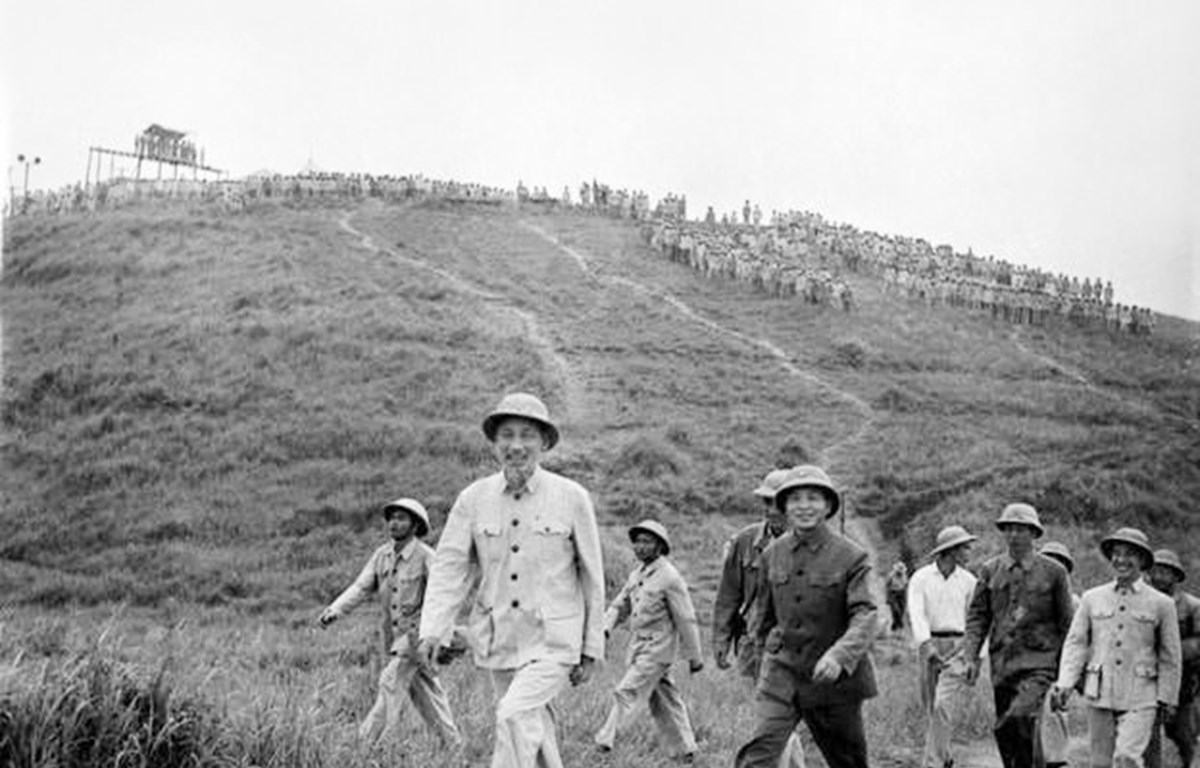 "Muốn hướng dẫn nhân dân, mình phải mực thước cho người ta bắt chước"