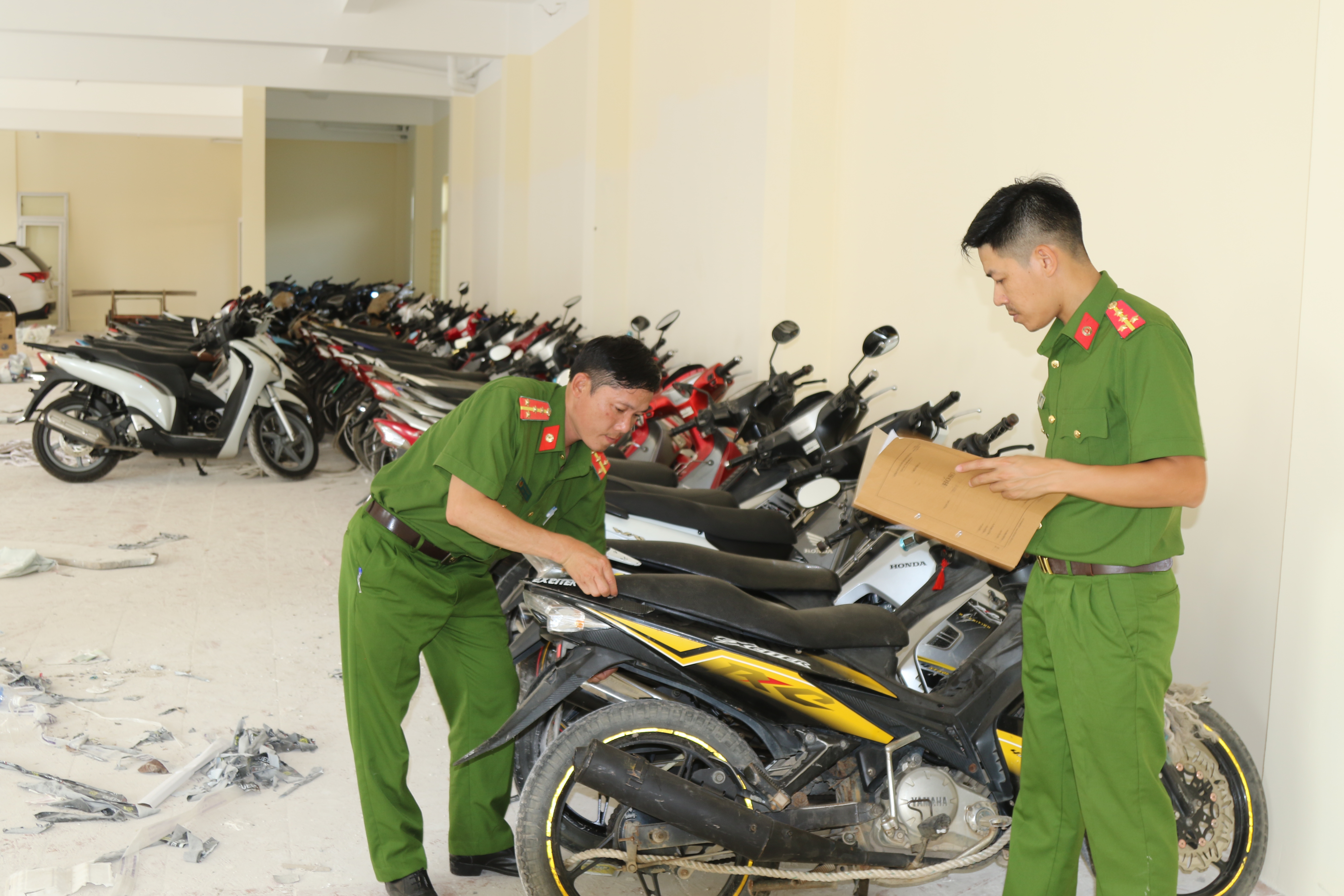 Tạm giữ 60 xe mô tô không rõ nguồn gốc