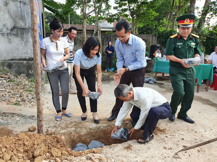 Khởi công xây dựng nhà tình nghĩa cho hộ nghèo