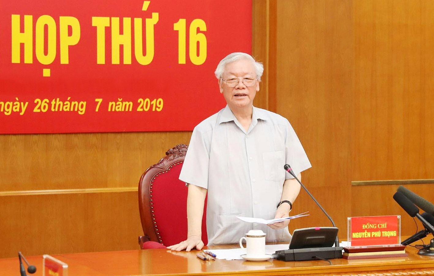 Kiên quyết không để "lọt" vào cấp ủy những cán bộ suy thoái