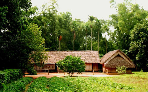 Về thăm quê Bác