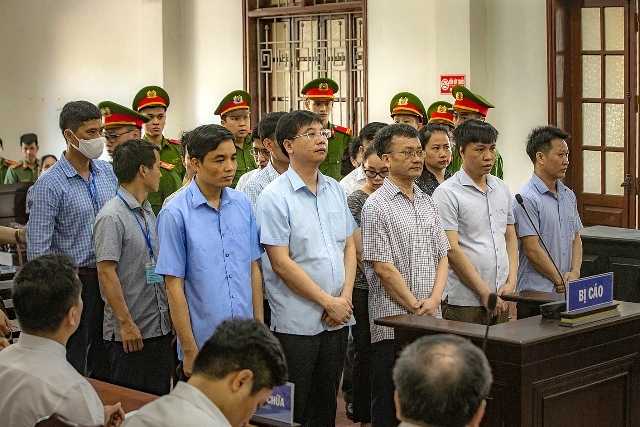Tuyên án 15 bị cáo trong vụ gian lận thi cử ở Hòa Bình