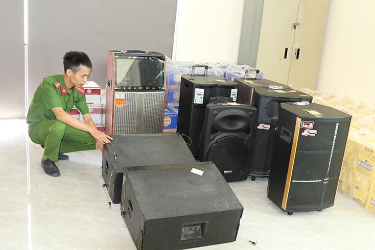 Tạm giữ số hàng điện tử không rõ nguồn gốc xuất xứ