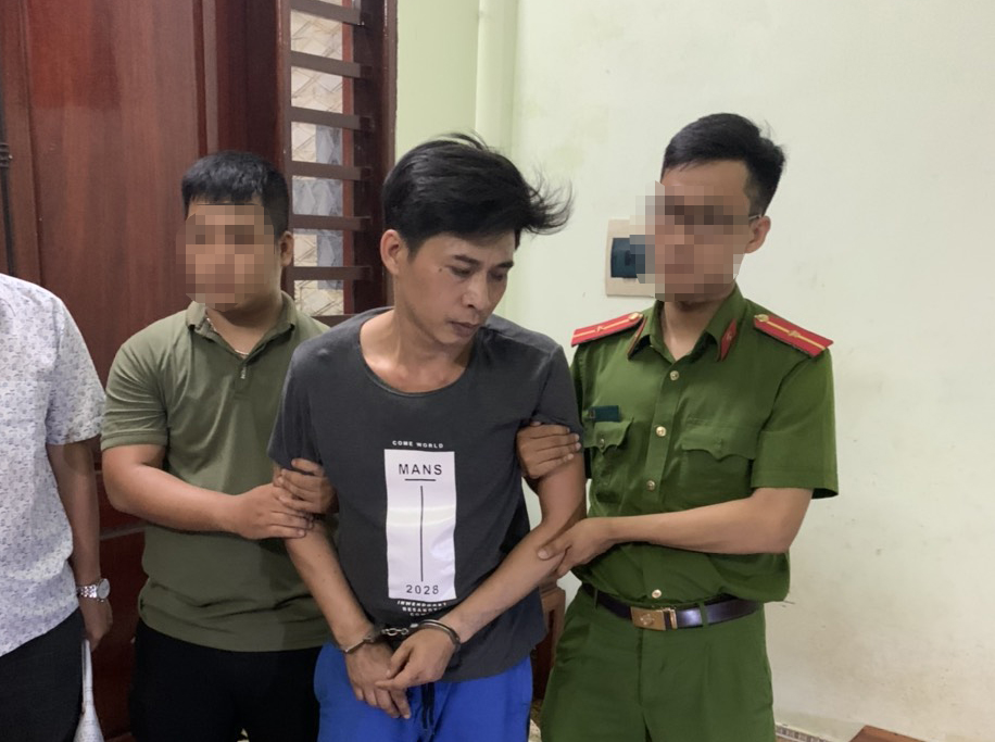 Bắt đối tượng tàng trữ 180 viên ma túy hồng phiến và heroin