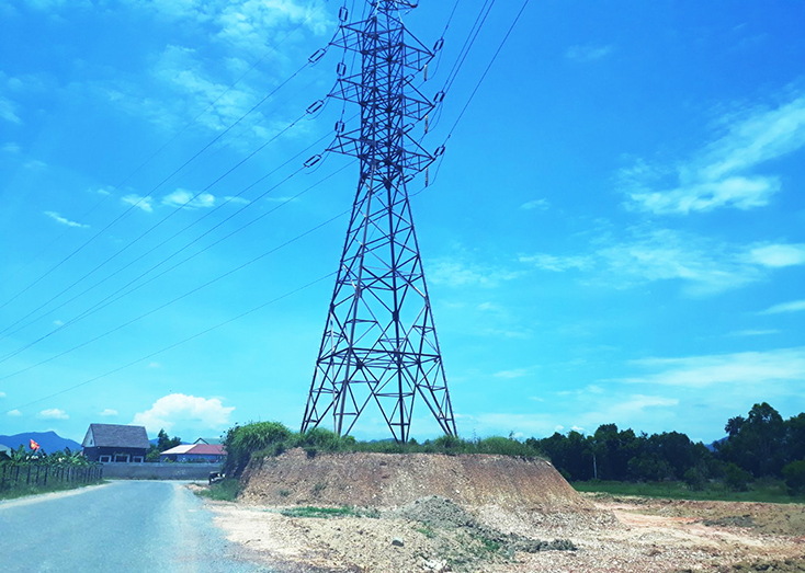 UBND tỉnh yêu cầu kiểm tra tình trạng cải tạo mặt bằng, tận thu đất san lấp gây mất an toàn công trình