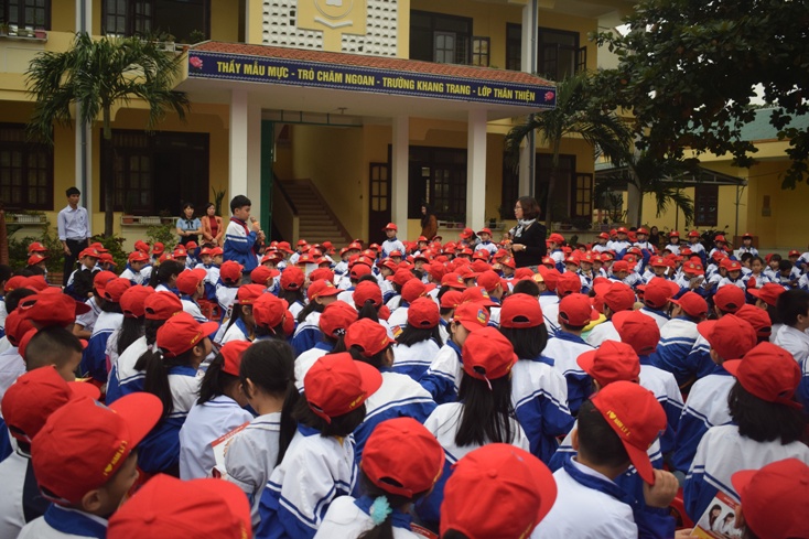 "Chung tay bảo vệ trẻ em, phòng chống xâm hại trẻ em"