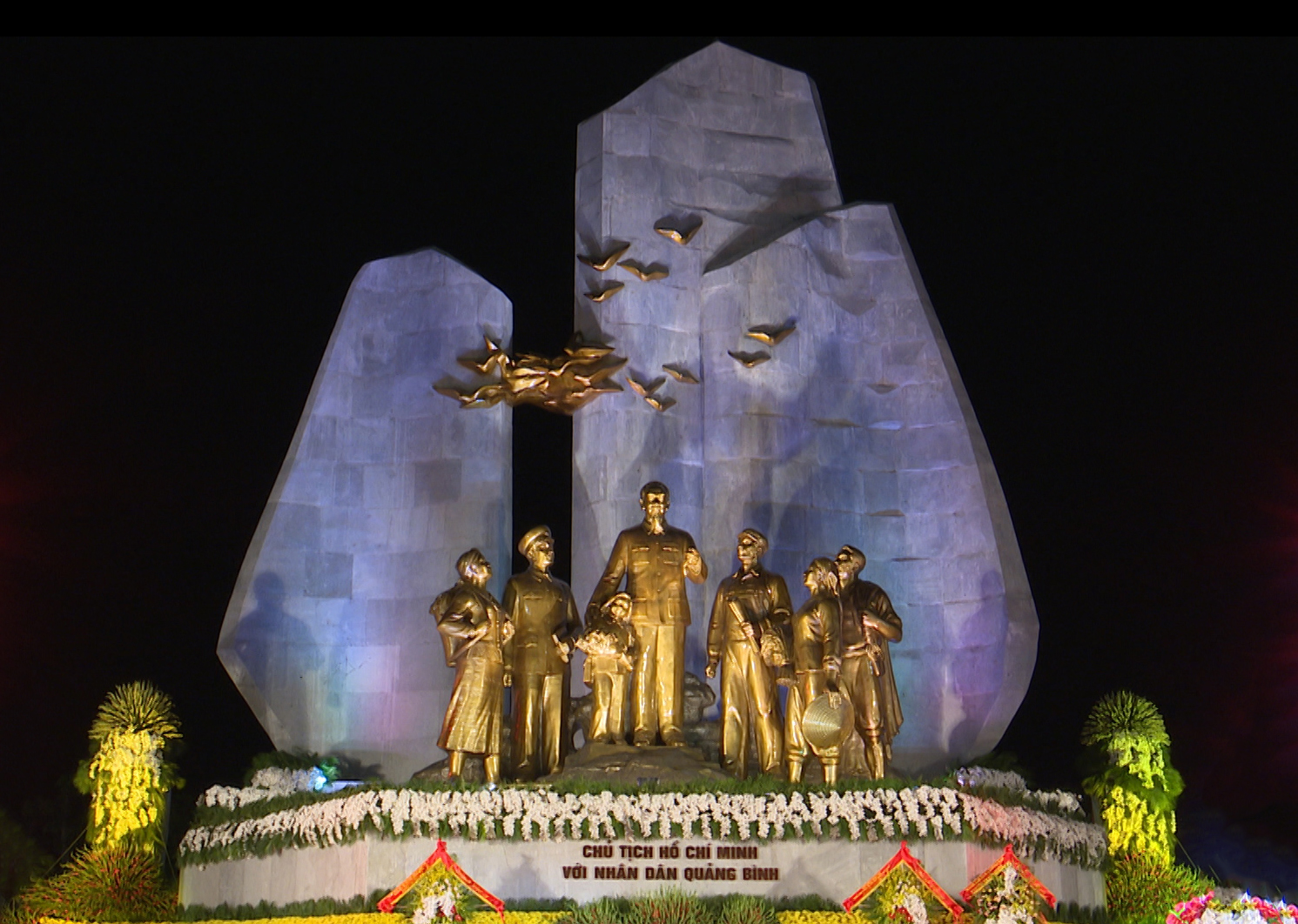 "Quảng Bình luôn có Bác ở bên"