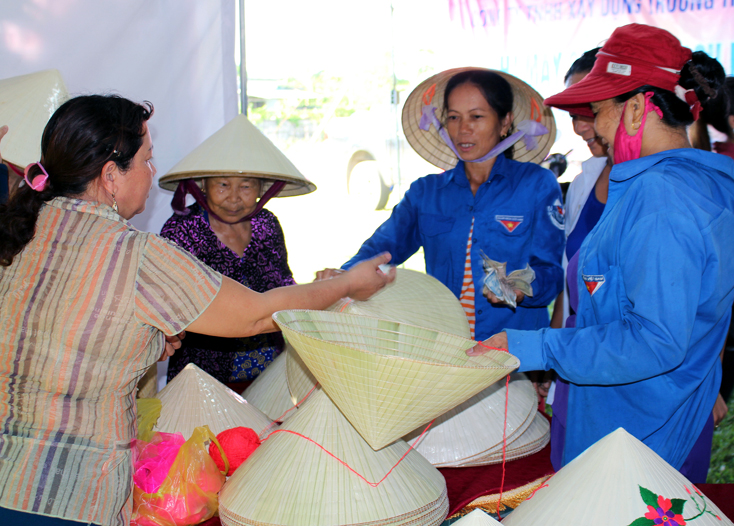 Tổ chức các phiên chợ đưa hàng Việt về miền núi, nông thôn
