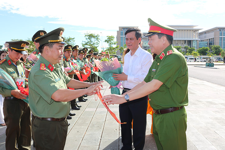 Khởi tranh môn bơi ứng dụng và chung kết bóng chuyền nam phong trào