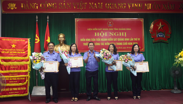 Viện KSND tỉnh: Tuyên dương 4 tập thể, 25 cá nhân điển hình tiên tiến giai đoạn 2015-2019