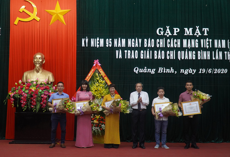 Kỷ niệm 95 năm Ngày Báo chí cách mạng Việt Nam và trao giải Báo chí Quảng Bình lần thứ XIV